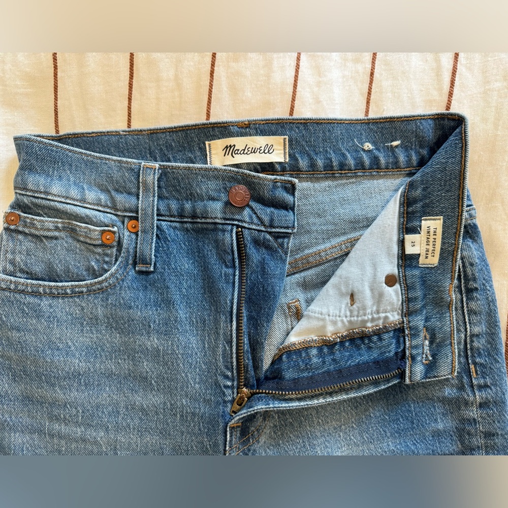 Madewell perfect vintage Jean size 25 - raw hem bottom